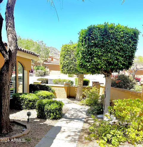 Exterior - 1075 E Shangri La Rd, Phoenix, AZ 85020 photo 12 of 16