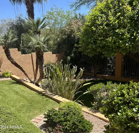 Exterior - 1075 E Shangri La Rd, Phoenix, AZ 85020 photo 13 of 16
