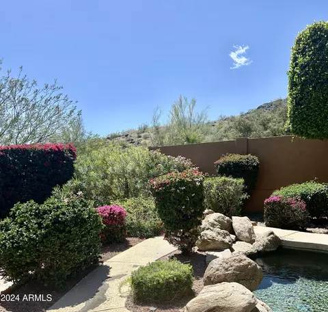 Exterior - 1075 E Shangri La Rd, Phoenix, AZ 85020 photo 9 of 16