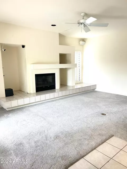 Living - 1075 E Shangri La Rd, Phoenix, AZ 85020 photo 1 of 4