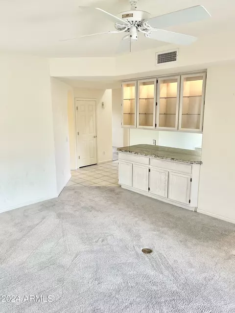 Living - 1075 E Shangri La Rd, Phoenix, AZ 85020 photo 2 of 4