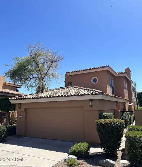 Exterior - 1075 E Shangri La Rd, Phoenix, AZ 85020 photo 2 of 16