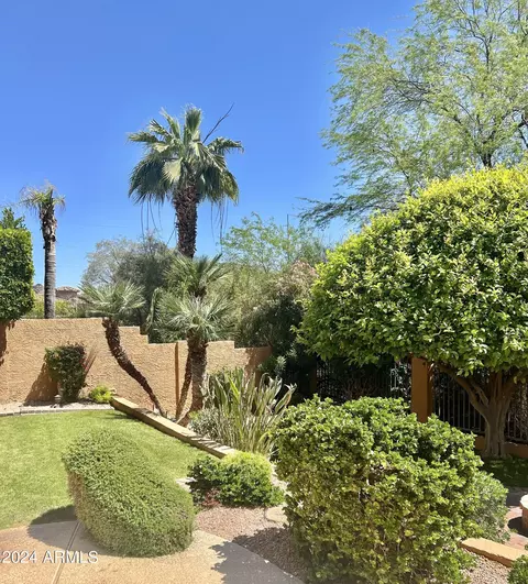 Exterior - 1075 E Shangri La Rd, Phoenix, AZ 85020 photo 10 of 16