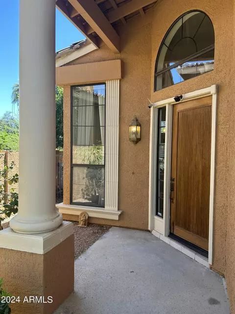 Exterior - 1075 E Shangri La Rd, Phoenix, AZ 85020 photo 5 of 16