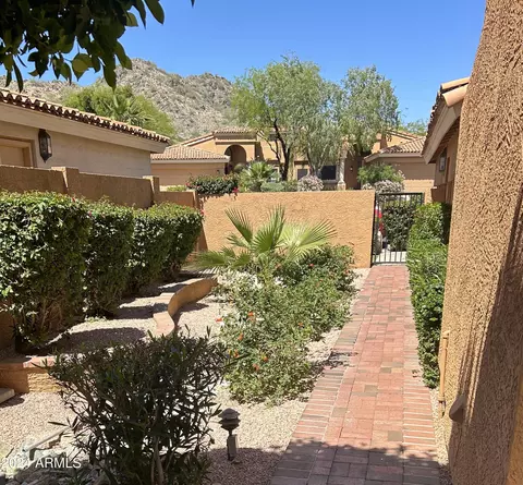 Exterior - 1075 E Shangri La Rd, Phoenix, AZ 85020 photo 7 of 16