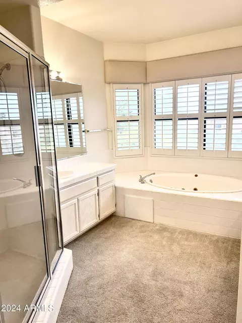 Bath - 1075 E Shangri La Rd, Phoenix, AZ 85020 photo 4 of 4