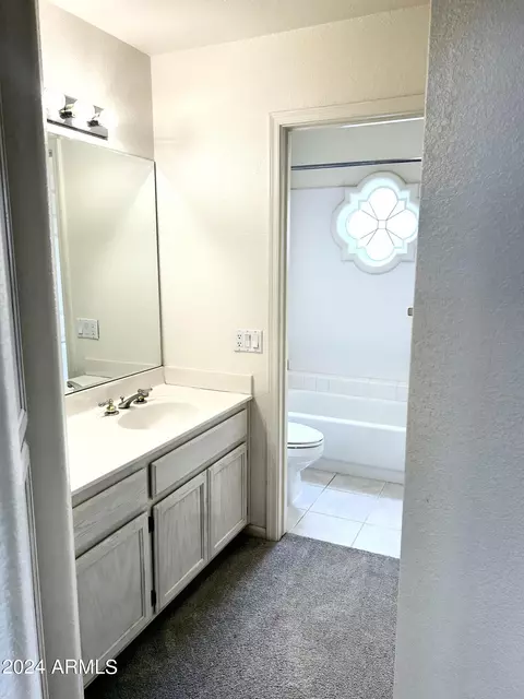 Bath - 1075 E Shangri La Rd, Phoenix, AZ 85020 photo 2 of 4