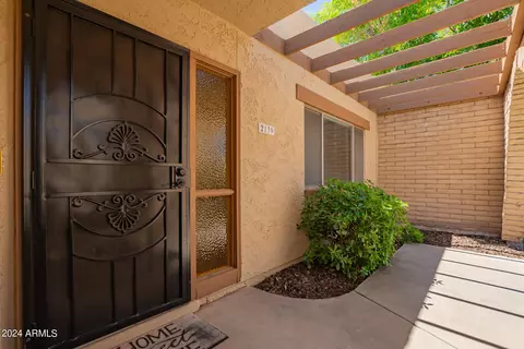 2139 E Donner Dr, Tempe, AZ 85282 photo 2