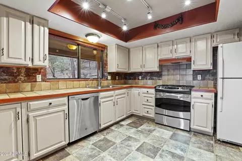 Kitchen - 5281 N Canyon View St, Pine, AZ 85544 photo 1 of 5