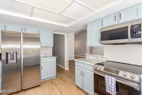 Kitchen - 4408 E Ludlow Dr, Phoenix, AZ 85032 photo 3 of 4