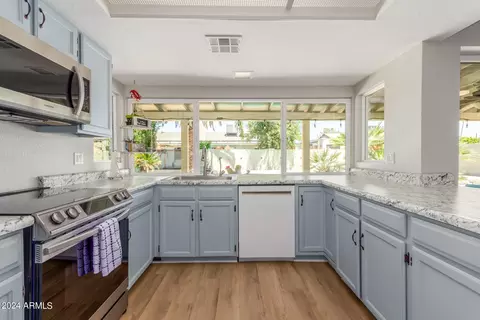 Kitchen - 4408 E Ludlow Dr, Phoenix, AZ 85032 photo 2 of 4