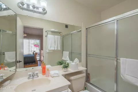 Bath - 773 E Lola Dr, Phoenix, AZ 85022 photo 1 of 2