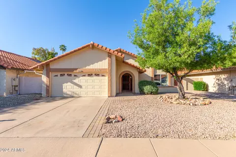 2252 W Kiowa Cir, Mesa, AZ 85202