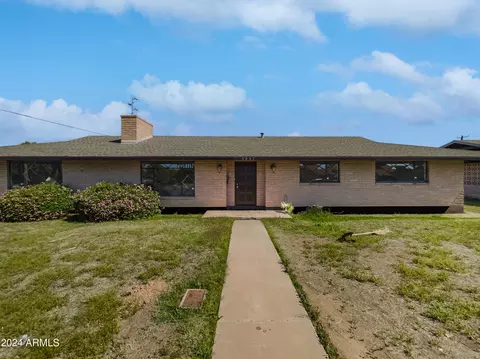 5852 W Belmont Ave, Glendale, AZ 85301