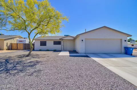979 S Lawther Dr, Apache Junction, AZ 85120