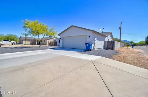 Exterior - 979 S Lawther Dr, Apache Junction, AZ 85120 photo 2 of 11