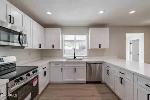 Kitchen - 2421 E Jerome Ave, Mesa, AZ 85204 photo 6 of 8