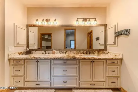 Bath - 7472 Taurus Dr, Lakeside, AZ 85929 photo 4 of 11