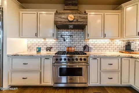 Kitchen - 7472 Taurus Dr, Lakeside, AZ 85929 photo 5 of 9