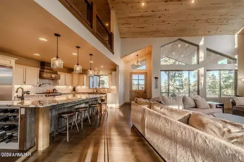 Living - 7472 Taurus Dr, Lakeside, AZ 85929 photo 2 of 7