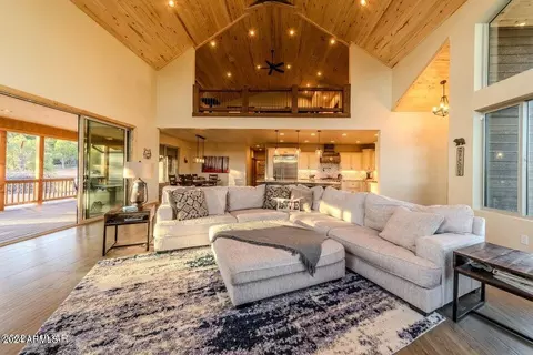 Living - 7472 Taurus Dr, Lakeside, AZ 85929 photo 5 of 7