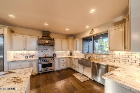 Kitchen - 7472 Taurus Dr, Lakeside, AZ 85929 photo 8 of 9