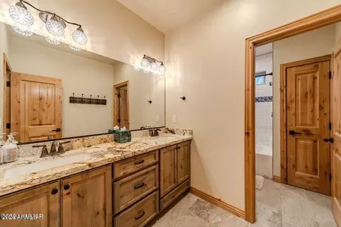 Bath - 7472 Taurus Dr, Lakeside, AZ 85929 photo 10 of 11