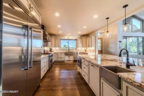 Kitchen - 7472 Taurus Dr, Lakeside, AZ 85929 photo 7 of 9