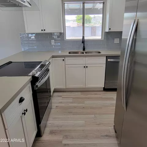 Kitchen - 2910 E Surrey Ave, Phoenix, AZ 85032 photo 6 of 7