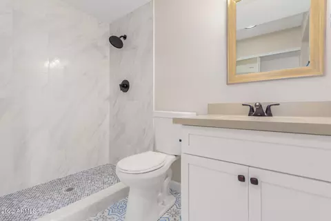 Bath - 2910 E Surrey Ave, Phoenix, AZ 85032 photo 1 of 2