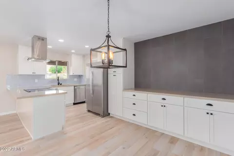 Kitchen - 2910 E Surrey Ave, Phoenix, AZ 85032 photo 3 of 7