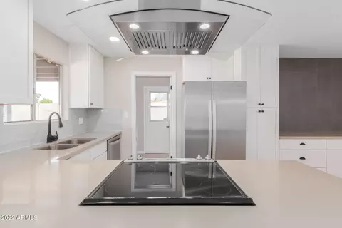 Kitchen - 2910 E Surrey Ave, Phoenix, AZ 85032 photo 1 of 7