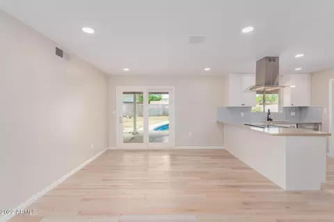 Kitchen - 2910 E Surrey Ave, Phoenix, AZ 85032 photo 5 of 7