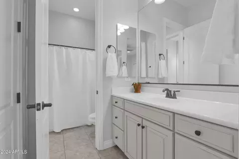 Bath - 2912 E Fruitvale Ave, Gilbert, AZ 85297 photo 6 of 9