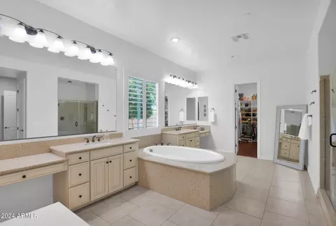 Bath - 2912 E Fruitvale Ave, Gilbert, AZ 85297 photo 1 of 9