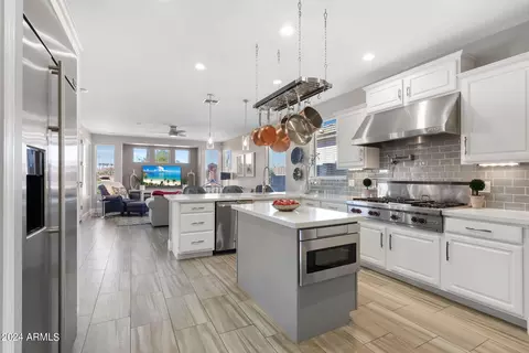 Kitchen - 3928 E Vallejo Dr, Gilbert, AZ 85298 photo 2 of 8