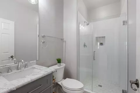 Bath - 3928 E Vallejo Dr, Gilbert, AZ 85298 photo 5 of 6