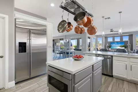 Kitchen - 3928 E Vallejo Dr, Gilbert, AZ 85298 photo 4 of 8
