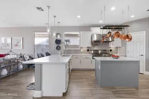 Kitchen - 3928 E Vallejo Dr, Gilbert, AZ 85298 photo 6 of 8