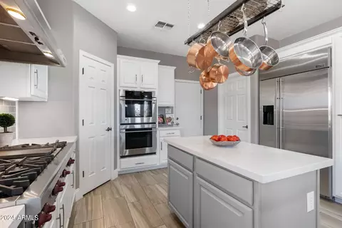 Kitchen - 3928 E Vallejo Dr, Gilbert, AZ 85298 photo 5 of 8