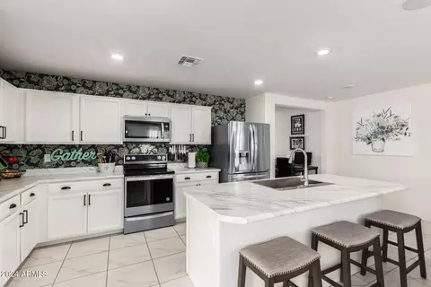 Kitchen - 9460 E Silo Rd, Florence, AZ 85132 photo 2 of 5