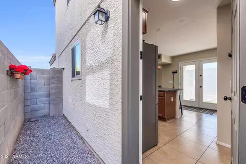 Bath - 216 W Darrow St, Phoenix, AZ 85041 photo 2 of 4