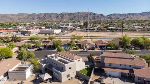 View/Area - 216 W Darrow St, Phoenix, AZ 85041 photo 9 of 17