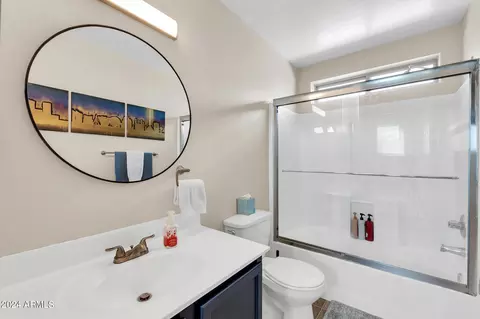 Bath - 216 W Darrow St, Phoenix, AZ 85041 photo 3 of 4