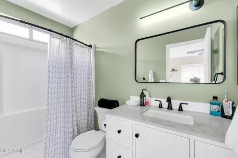 Bath - 216 W Darrow St, Phoenix, AZ 85041 photo 1 of 4