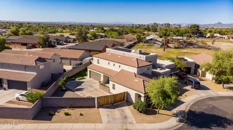 View/Area - 216 W Darrow St, Phoenix, AZ 85041 photo 3 of 17