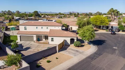 View/Area - 216 W Darrow St, Phoenix, AZ 85041 photo 1 of 17