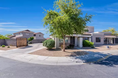 Exterior - 216 W Darrow St, Phoenix, AZ 85041 photo 10 of 21