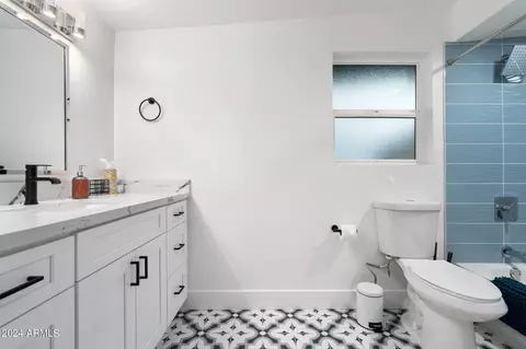 Bath - 631 E Broadmor Dr, Tempe, AZ 85282 photo 2 of 6