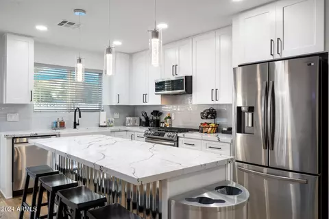 Kitchen - 631 E Broadmor Dr, Tempe, AZ 85282 photo 5 of 5